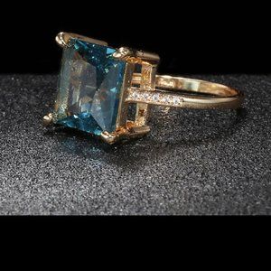 Aquamarine color ring in sterling silver, have a necklace to match it!